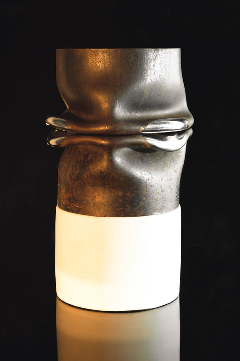 Photo sculpture Baisers divins. Acier, porcelaine - 18 x 10 cm