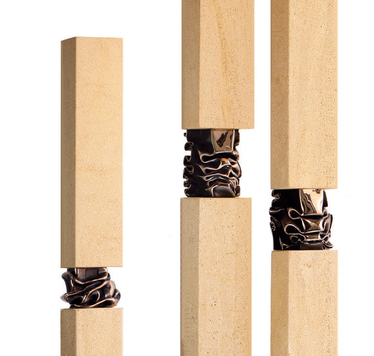Photo sculpture Colonnes d'harmonie. Pierre, bronze 1 : 119 x 10 x 10,5 cm 2 : 128 x 10,5 x 10,5 cm 3 - 122 x 12 x 10,5 cm