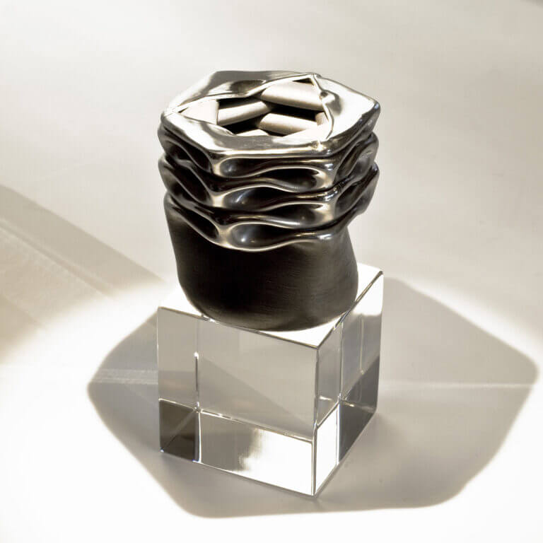 Photo sculpture Symphonie géométrique. Acier, cristal – 13 x 7 cm